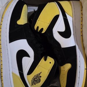 Nike Air Jordan 1 Mid SE